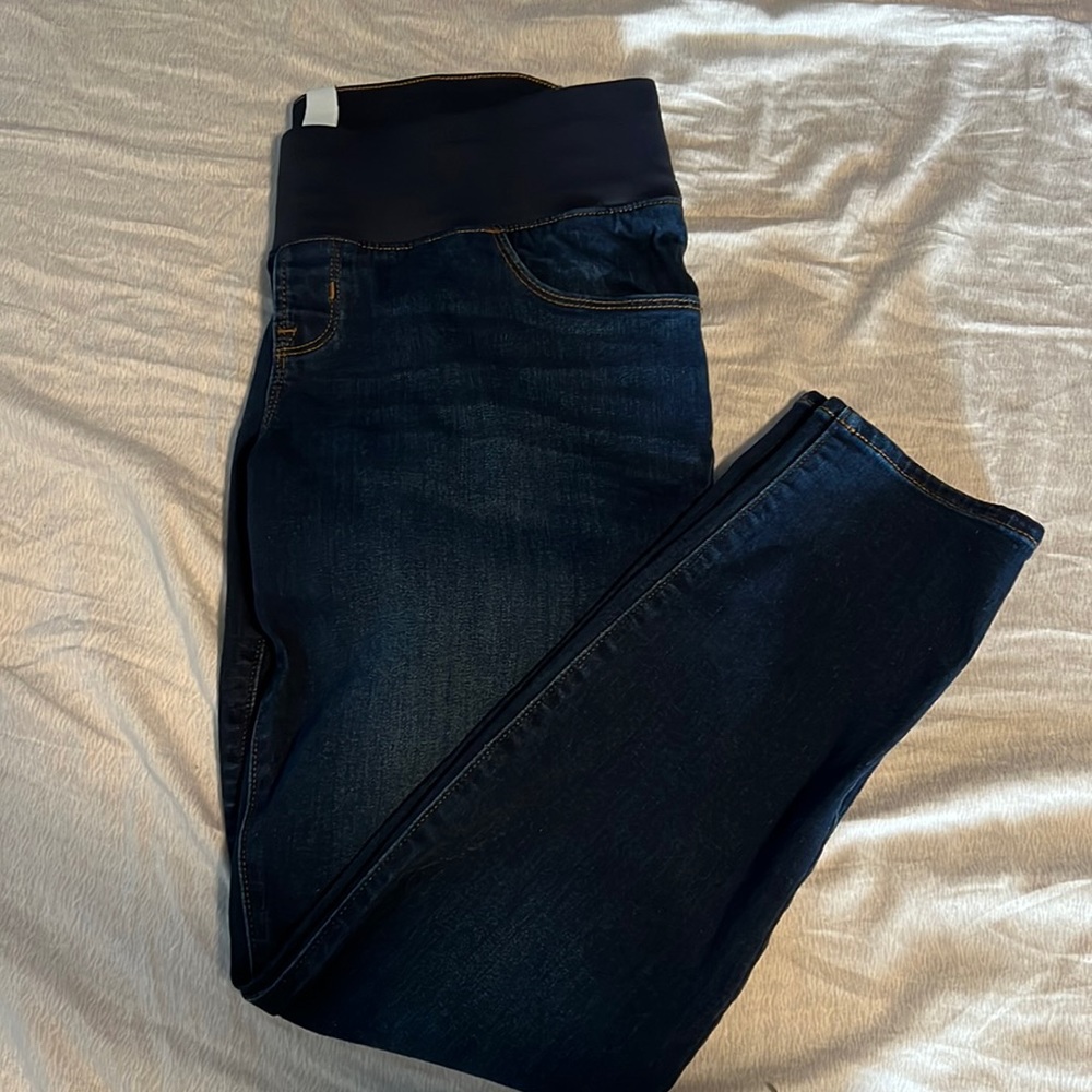 3/$40 MATERNITY- Old Navy dark wash jean, in great used condition - Picture 1 of 3